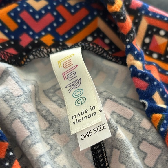 🦋 5/$25 - LuLaRoe Geometric Leggings - One Size (OS) fits sizes 2-10 - Picture 5 of 14
